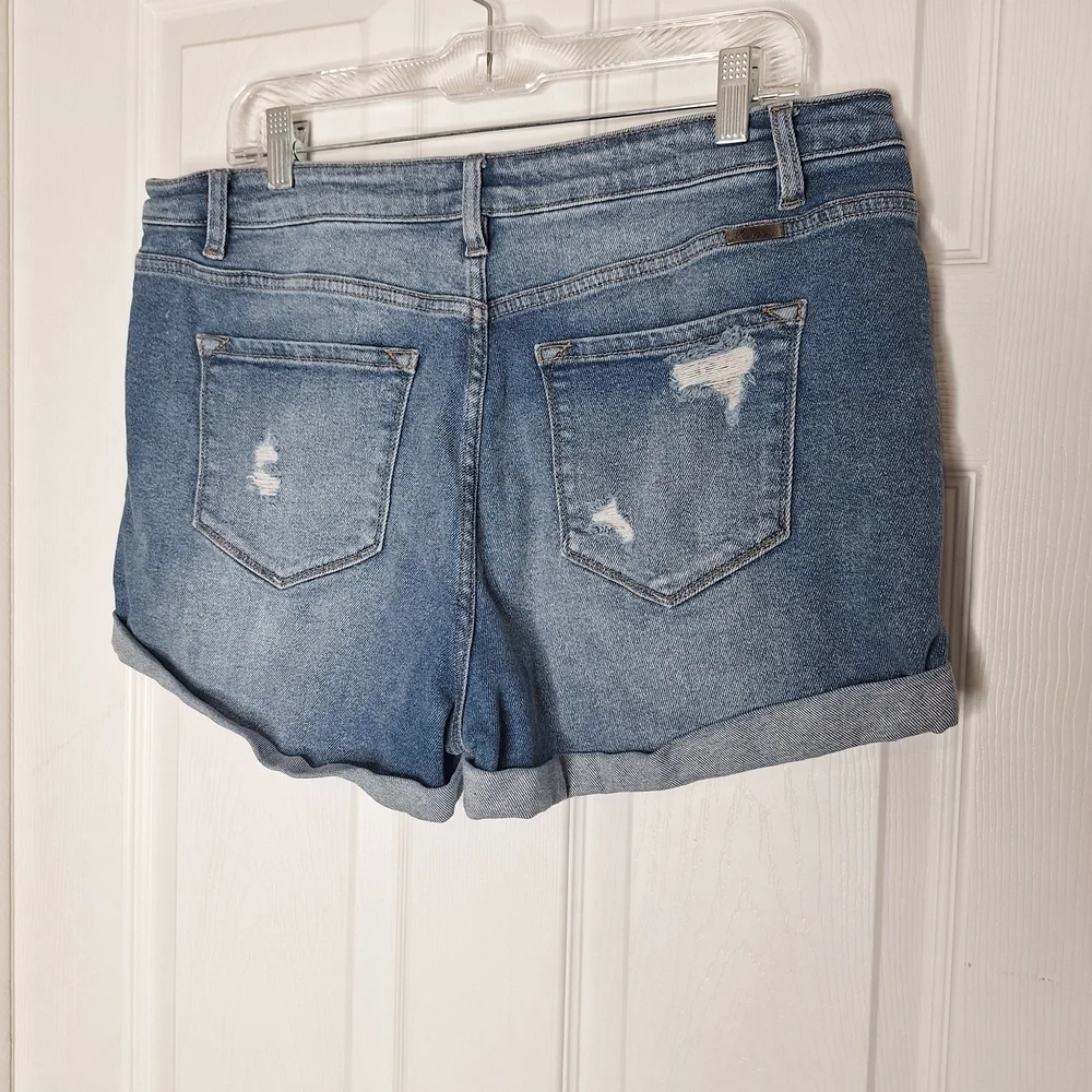 KanCan trendy distressed